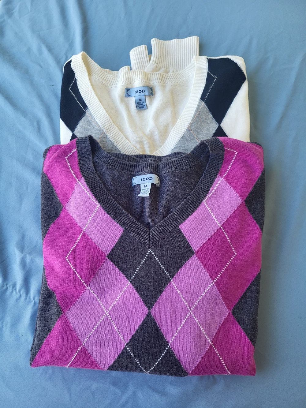 Lot of 2 IZOD Womens V-Neck Argyle Sweaters Preppy Y2K Grandmillennial Knit